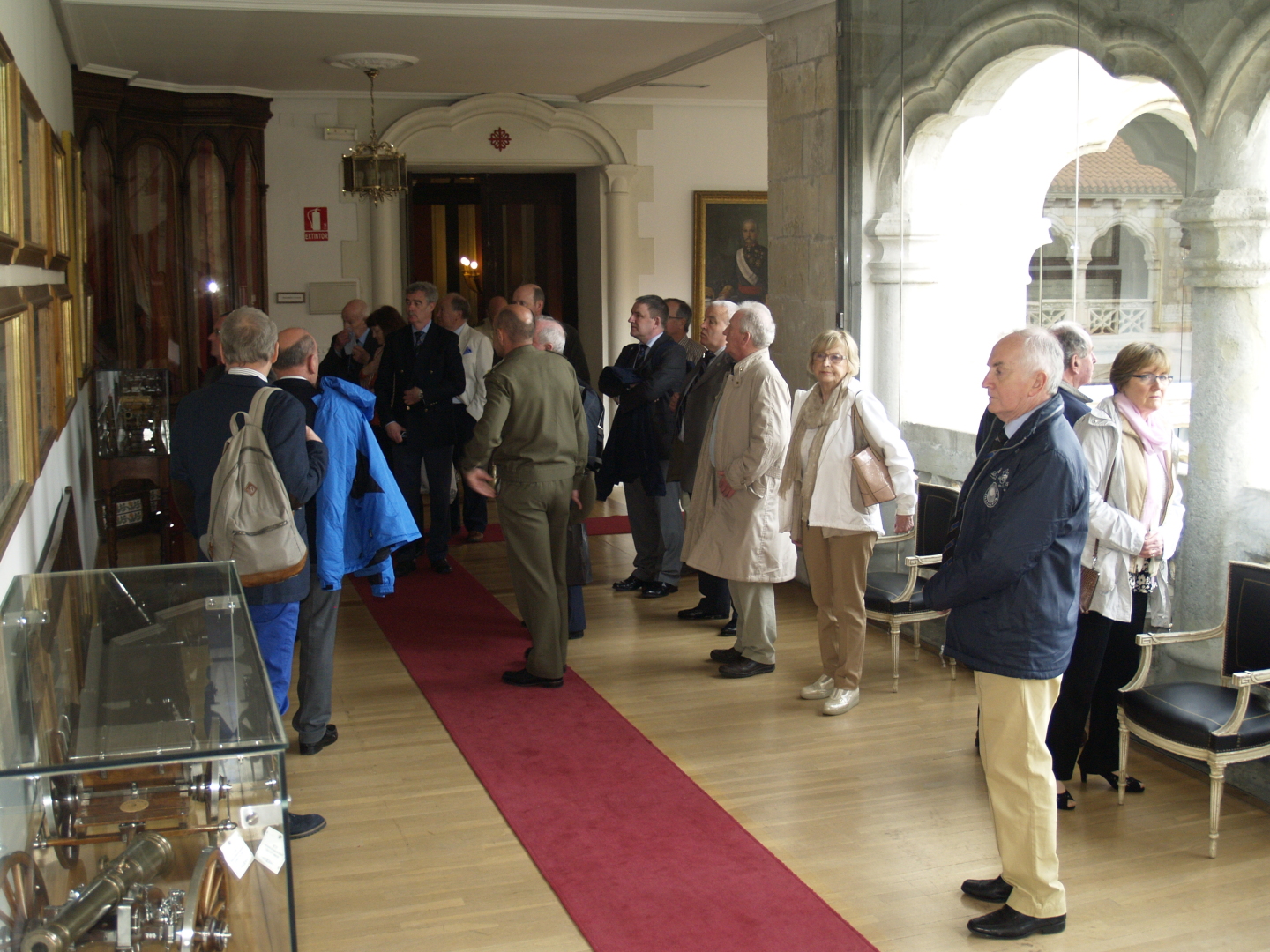 Veteranos artilleros irlandeses visitan la Academia de Artillería