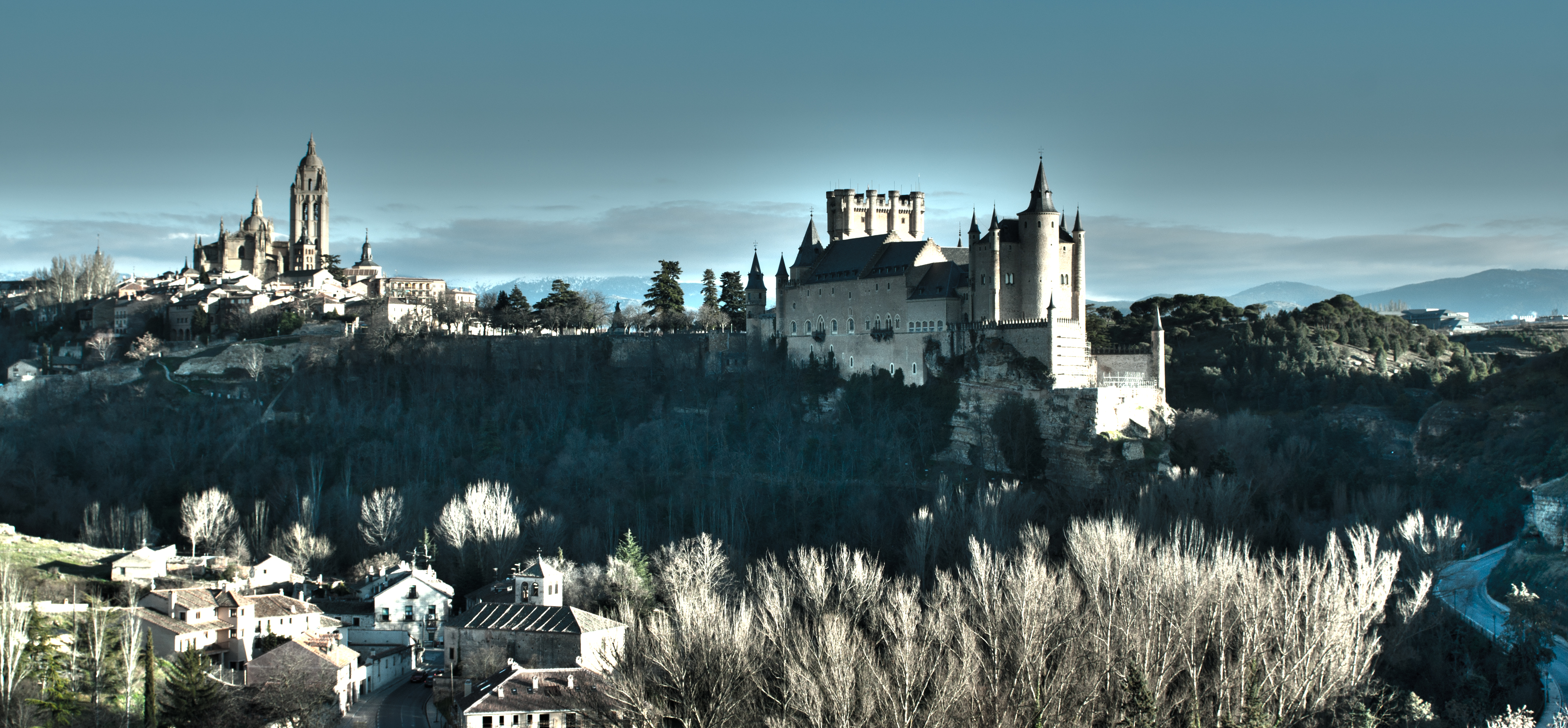 Alcázar de Segovia con la Catedral al fondo