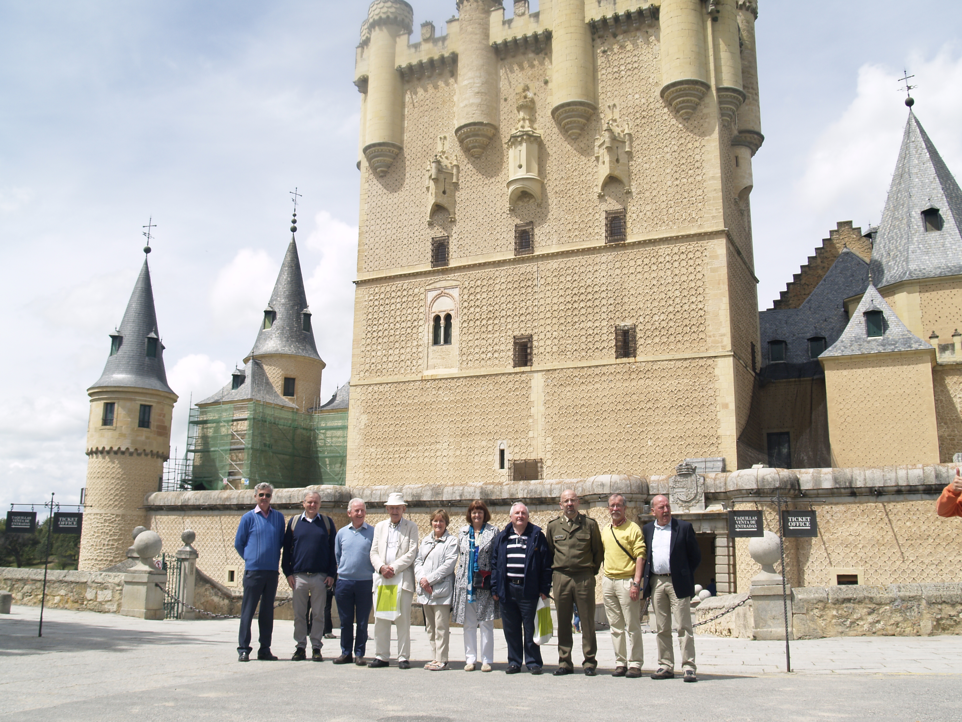Veteranos artilleros irlandeses visitan la Academia de Artillería 2